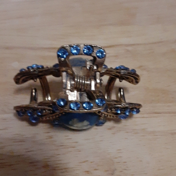 Beautiful Blue Jeweled Hair Clip - Picture 2 of 2
